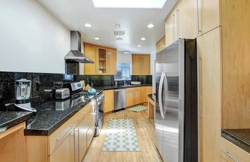 Encino House | Lush, private oasis in Encino on private cul de sac!