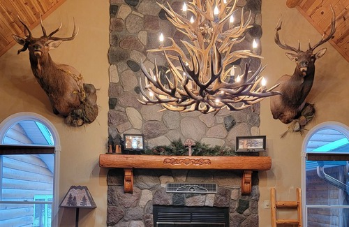 Luther Cabin | Luther's Someday Ranch Retreat w/ 8 person Hot Tub!!
