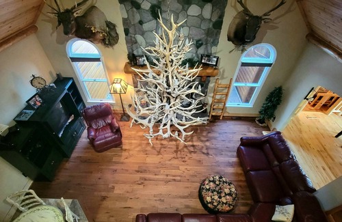 Luther Cabin | Luther's Someday Ranch Retreat w/ 8 person Hot Tub!!