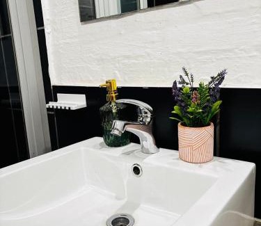 Downtown Johannesburg Apartment | Luu's