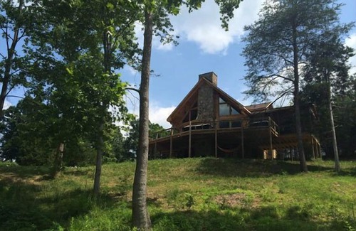 Dyke Cabin | Luvin by the Riverside | 3 Bed, 3 Bath