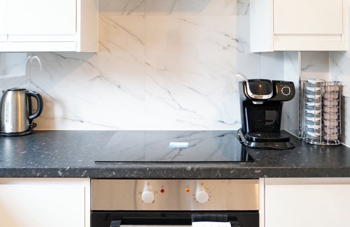 Luton Apartment | LUX 2BDR Flat By Luton Station/Airport/City Centre - 30min to Kings X St Pancras