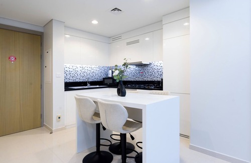 Sheikh Zayed Road Apartment | Lux 2BR Aykon Escape in Business Bay