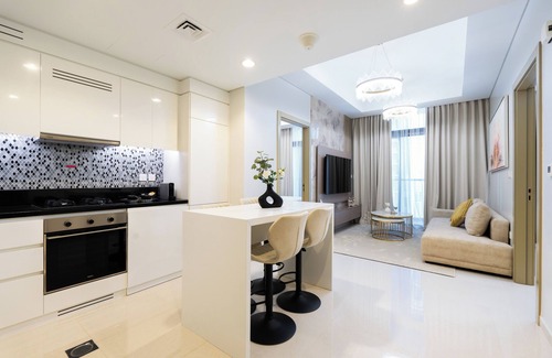 Sheikh Zayed Road Apartment | Lux 2BR Aykon Escape in Business Bay