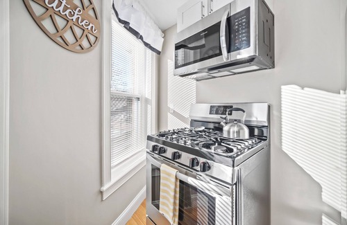 North End Apartment | Lux 2nd floor 3brm/1bath