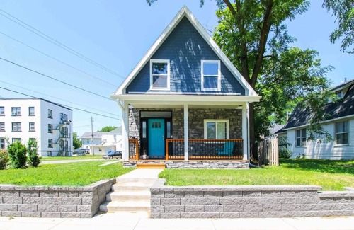 Des Moines House | Lux 4-Bedroom DSM Home, Great Location!