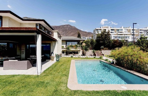 Las Condes House | Lux Big House &Garden Las Condes peace in the city