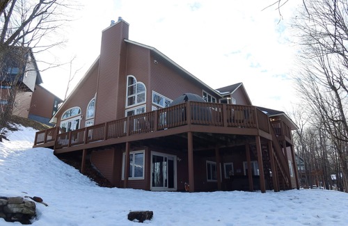 Hidden Valley House | Lux Cabin w/hot tub, playground, game room, bb court,walking trail, resort pool