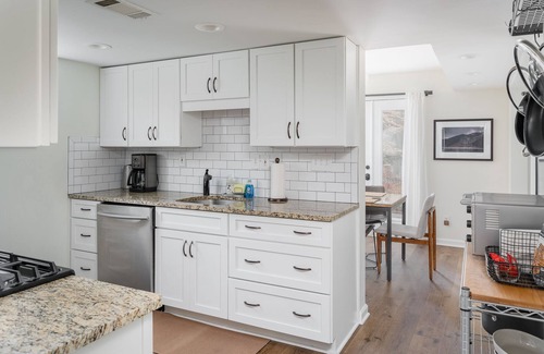 Piedmont Heights House | Lux Family-Friendly Midtown Bungalow 3BR/2BA - 5 min walk to Beltline!