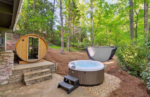 Sandy Springs House | Lux Home - Great For Families & Groups - Hot Tub & Sauna - Outdoor Space