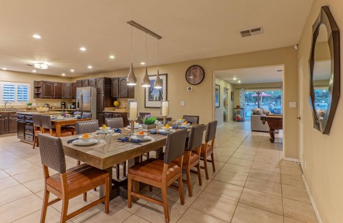 North Scottsdale House | LUX: King Beds & TVs ALL BRs, Pool Table, Pkball Ct & Paddles, POOL, Spa, Putt Green, Fire Pit