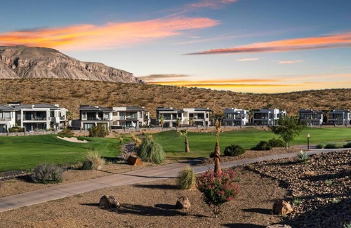 Hurricane Apartment | Lux Sports Getaway ~ Pickleball ~ Pool/Spa ~ Golf