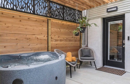 Aksarben - Elmwood Park Apartment | Lux Studio Oasis! Hot Tub, Cozy Heated Floors!