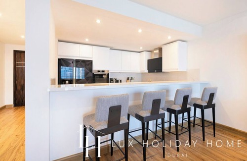 Jumeirah Lake Towers Apartment | LUX The Bonnington JLT Suite