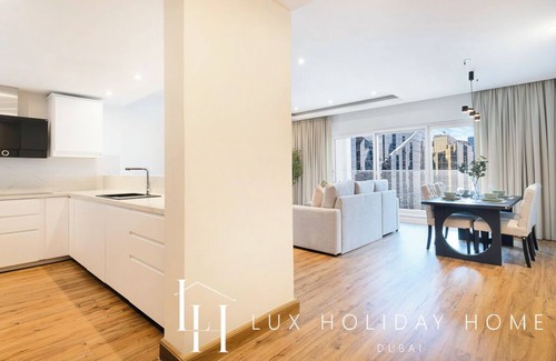 Jumeirah Lake Towers Apartment | LUX The Bonnington JLT Suite