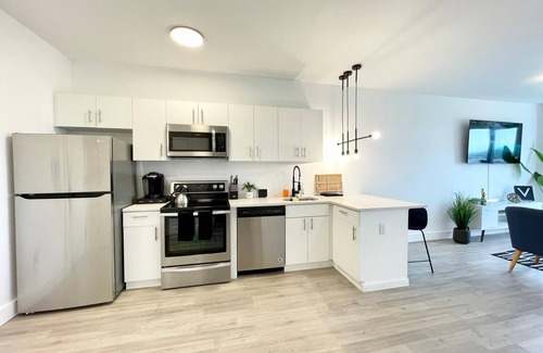 Elizabeth Apartment | Luxe 1 BR KING Apt - near NYC, EWR, Prudential, NJPAC, American Dream, MetLife