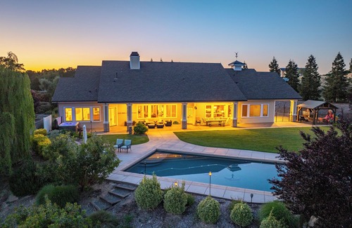 Templeton House | Luxe 5000sf Ranch on Westside Paso w/Pool, Hot Hub, Game Room and Disc Golf.
