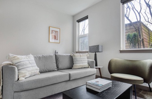 Old Ballard Apartment | Luxe Ballard 1BR w/ BBQ, Yoga & Gym, near Golden Gardens, by Blueground