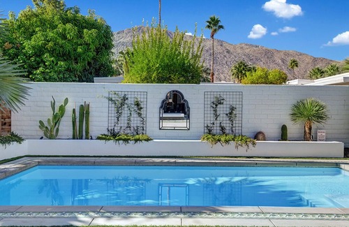 Warm Sands House | Luxe Bungalow - Indoor and Outdoor Paradise!