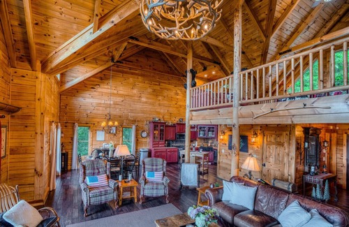 Mineral Bluff House | Luxe Cabin | Hot Tub, Deck, Views, Near Blue Ridge