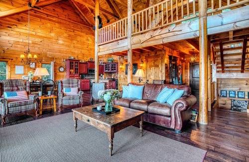 Mineral Bluff House | Luxe Cabin | Hot Tub, Deck, Views, Near Blue Ridge