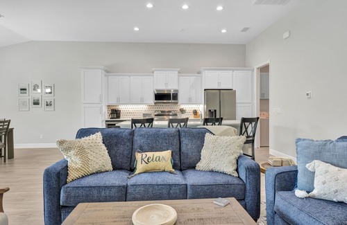 Pelican House | Luxe Canal Home, Boat Rental, Walk to Cape Harbour