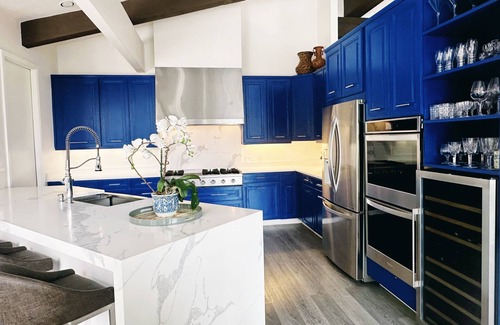 Snowmass Village House | Luxe Chalet: Jaw-Dropping Views & End of Driveway Shuttle to Mountain!