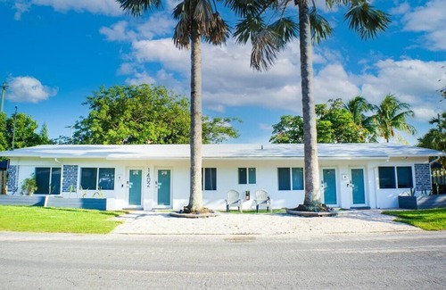 Poinsettia Heights Apartment | Luxe Crash Pad Near FTL Beach