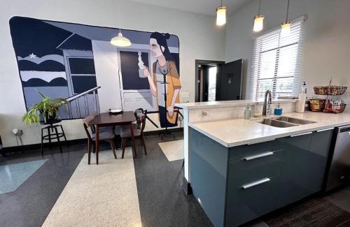 Roanoke Apartment | Luxe downtown loft arts & ale walkable