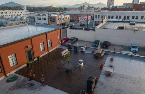 Roanoke Apartment | Luxe downtown loft arts & ale walkable