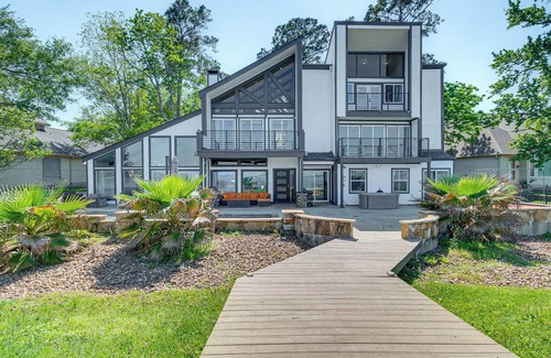 Walden on Lake Conroe House | Luxe Family Gem in Montgomery: 'The Lake House!'