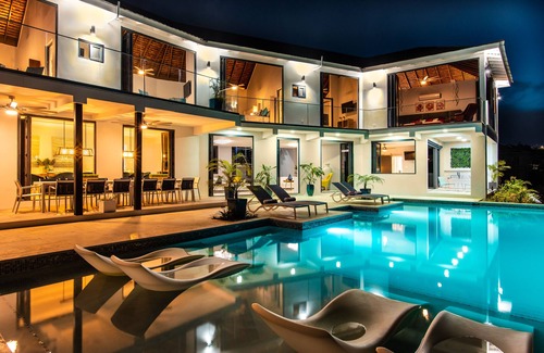 Discovery Bay House | Luxe Grand Villa: New, Ultra Modern Luxury 6 Bedroom private beach villa.