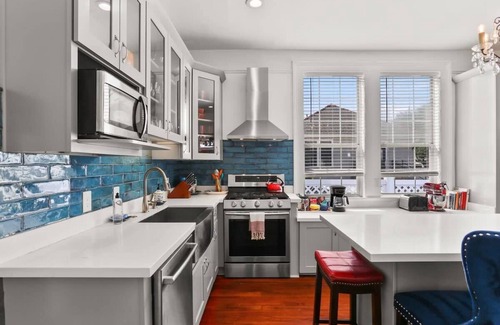 New Orleans House | Luxe Historic Mid City | Balcony | Streetcar+Cafe