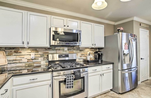 Cypress House | Luxe Home 30 Miles to Houston w/Pool & Grill