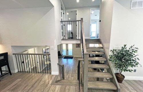 Hamilton Apartment | Luxe Home Near Limeridge - Sleeps 11 - Pool