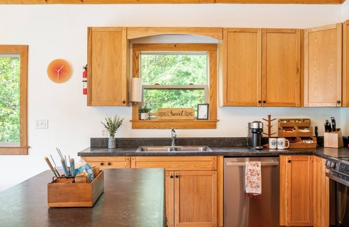 Luray House | Luxe Hot Tub Game Room 29 Min to Shenandoah National Park River 5 Acres