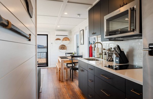 Baltimore Boat Rental | Luxe Houseboat with Epic 360 Views of Baltimore Harbor