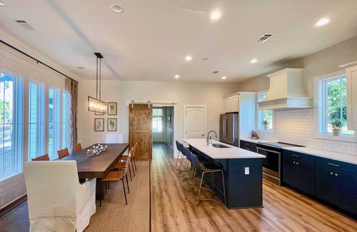 Dadeville House | Luxe Lakefront Getaway w/Porch + Water View!