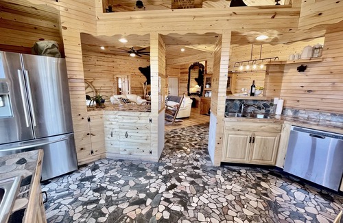 Central Lake House | Luxe Log Cabin 3bd/4ba - Torch Lake Views, Private Trails & Premier Golf Nearby
