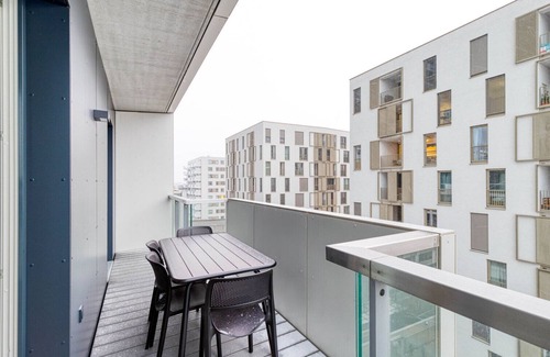 Vienna Apartment | Luxe Marinatower 2BR w/Gym & Elevator, nr metro U2, by Blueground