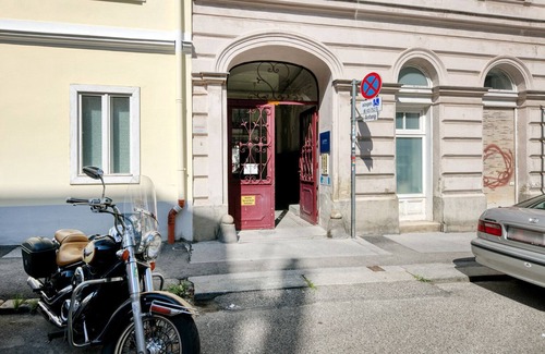Schottenfeld Apartment | Luxe Neubau Studio w/Elevator, near shops, Metro U3, U6, by Blueground