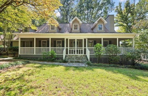 Cleveland House | LUXE, Pool Table, Movie Room, Family Fun, King