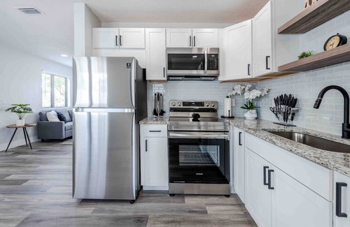 La Hacienda Apartment | Luxe Poolside Villas I