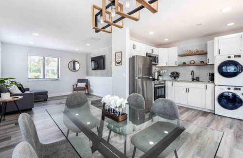 La Hacienda Apartment | Luxe Poolside Villas I