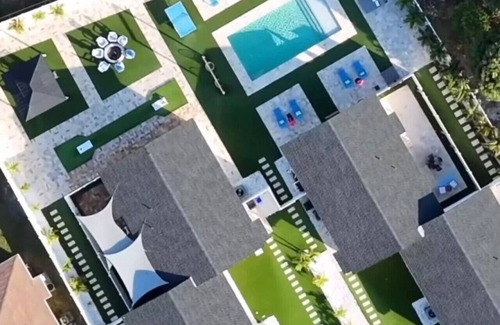 La Hacienda Apartment | Luxe Poolside Villas I