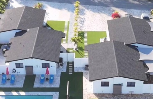 La Hacienda Apartment | Luxe Poolside Villas I