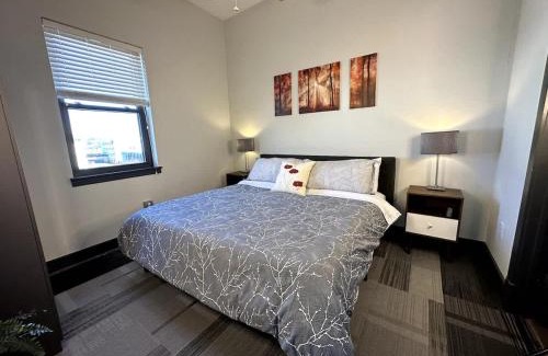 Roanoke Apartment | Luxe rooftop retreat in downtown core