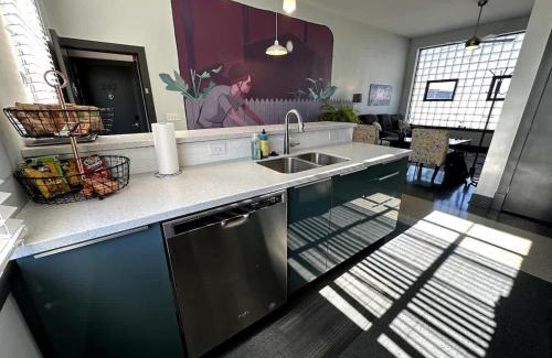 Roanoke Apartment | Luxe rooftop retreat in downtown core