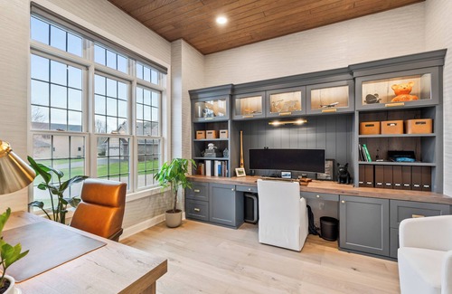Elk River House | Luxe Spacious 5-bedrooms w/pool, hot tub, sauna, fenced, gourmet kitchen & more!