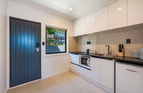 Queenstown City Centre Hotel | Luxe Suites and Apartments